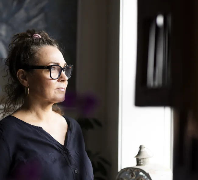 Elaines egne kollegaer tog imod hende efter ulykken